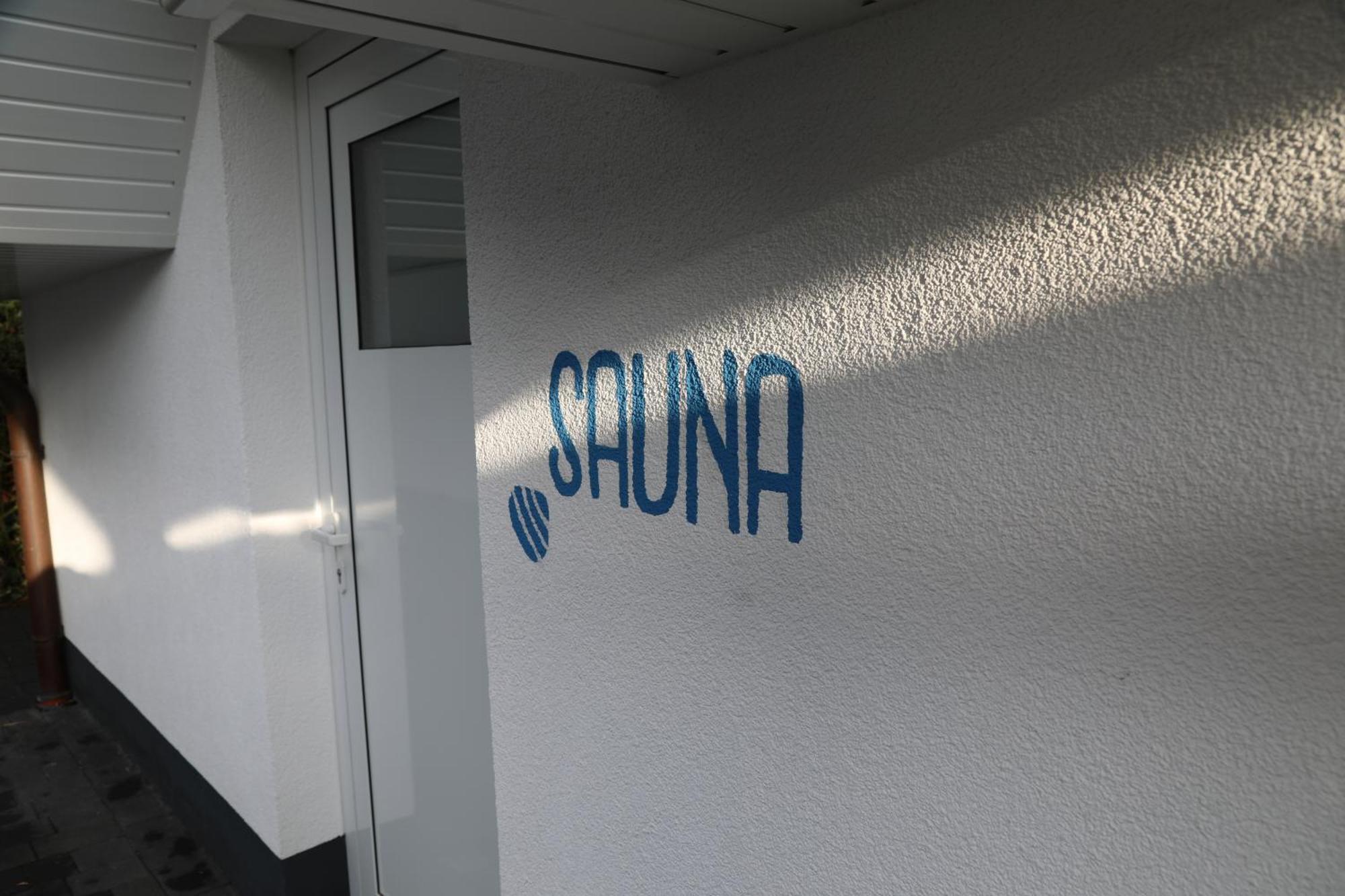 Eine Sehr Gemuetliche Dachgeschoss Ferienwohnung Ihlow  Exterior foto