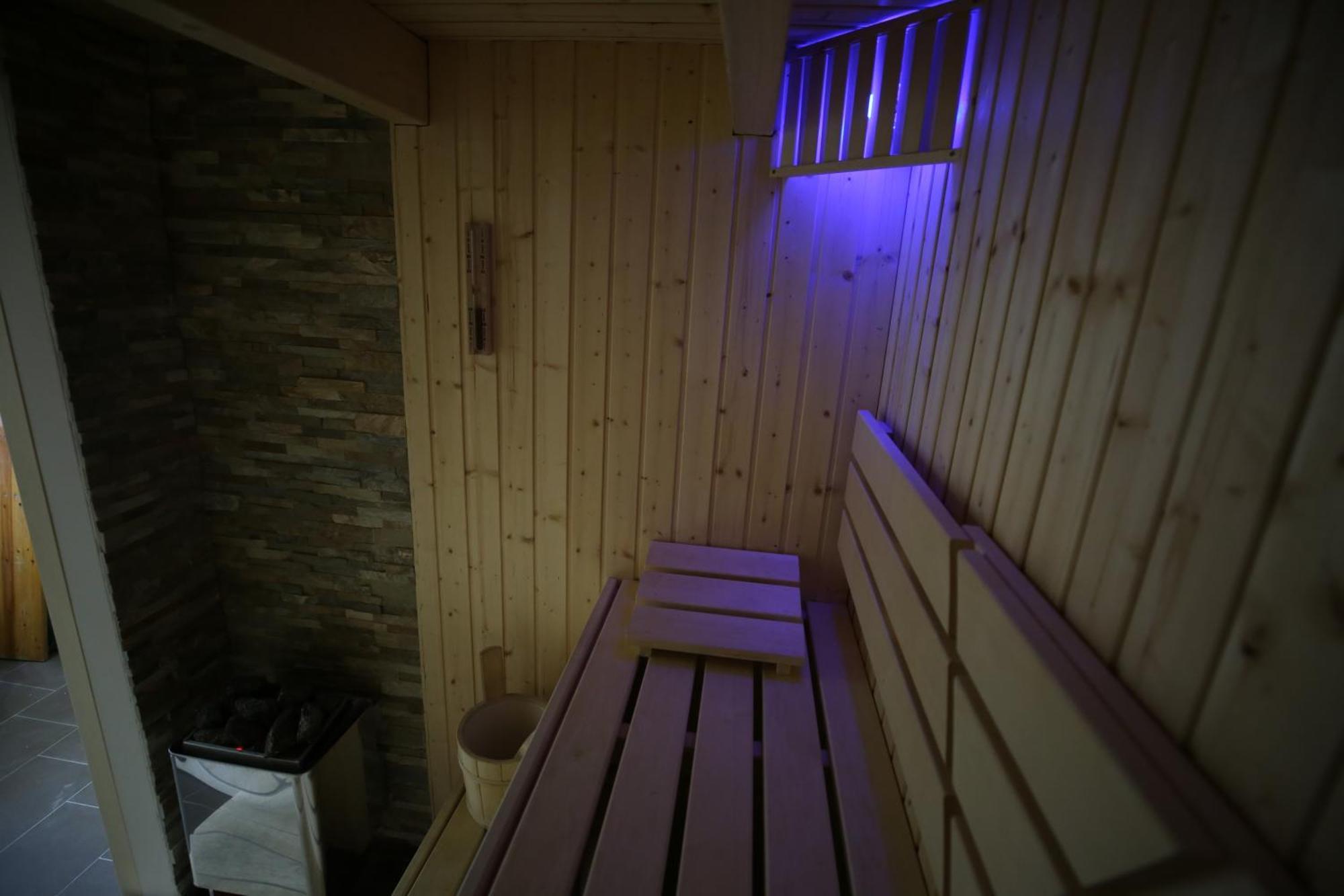 Eine Sehr Gemuetliche Dachgeschoss Ferienwohnung Ihlow  Exterior foto